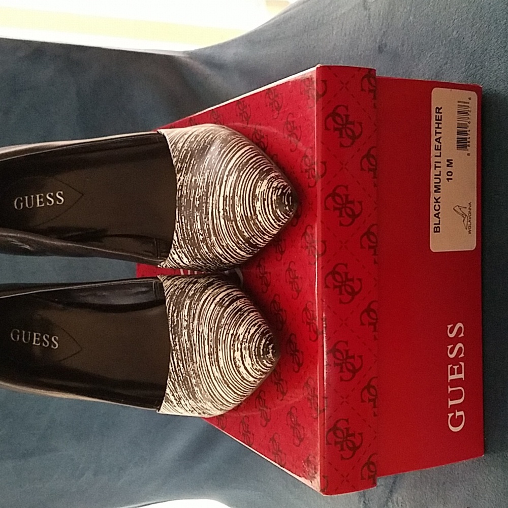 GUESS high heels, black/white sz 10M (minor scuff)